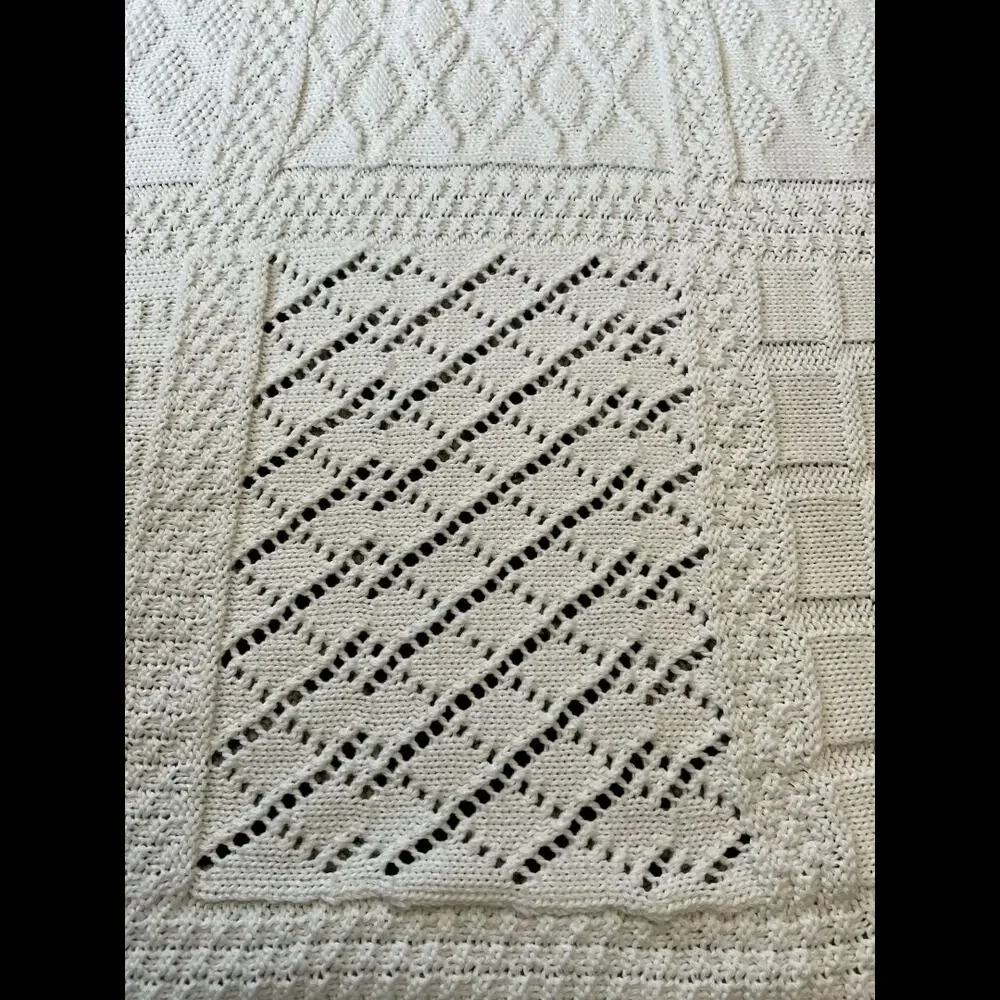 EUC UK Silver Cloud 100% Cotton White Baby Blanket Soft & Warm Crochet Look